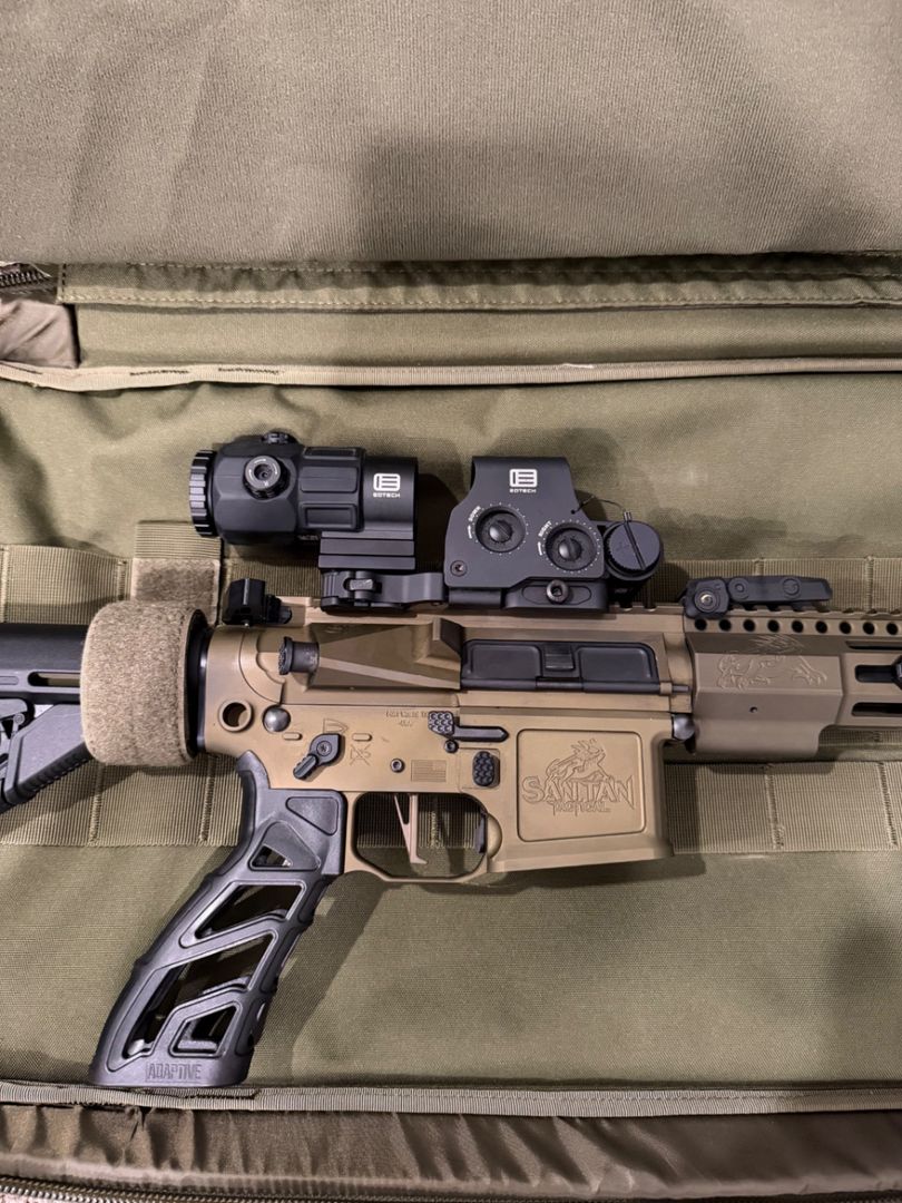 Eotech holographic sight and 5x magnifier  2