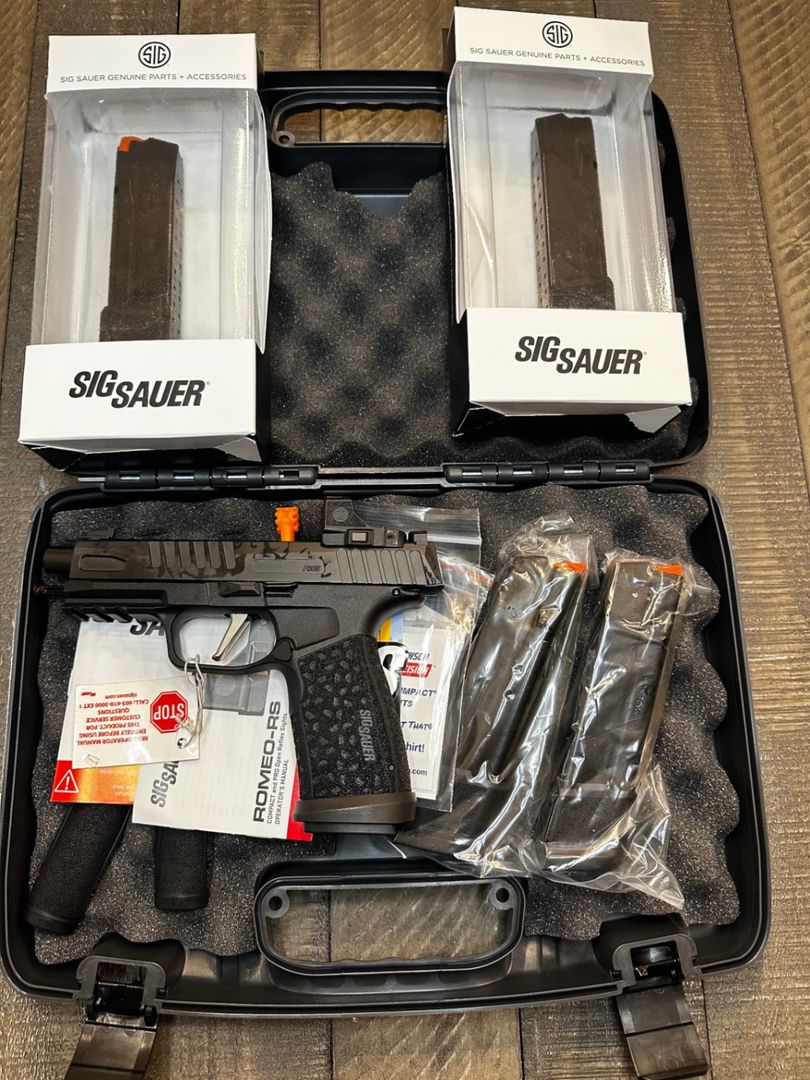 Sig Fuse, 5 mags, and optic