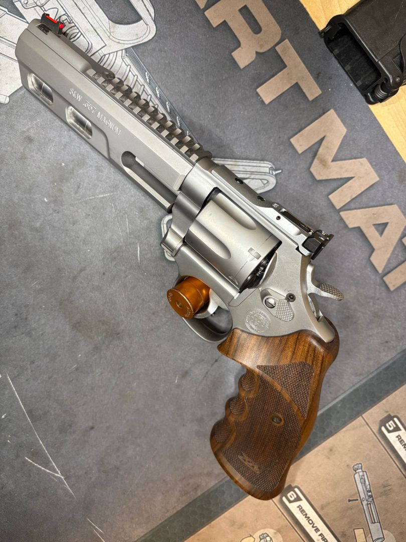 Smith & Wesson Performance Center 4