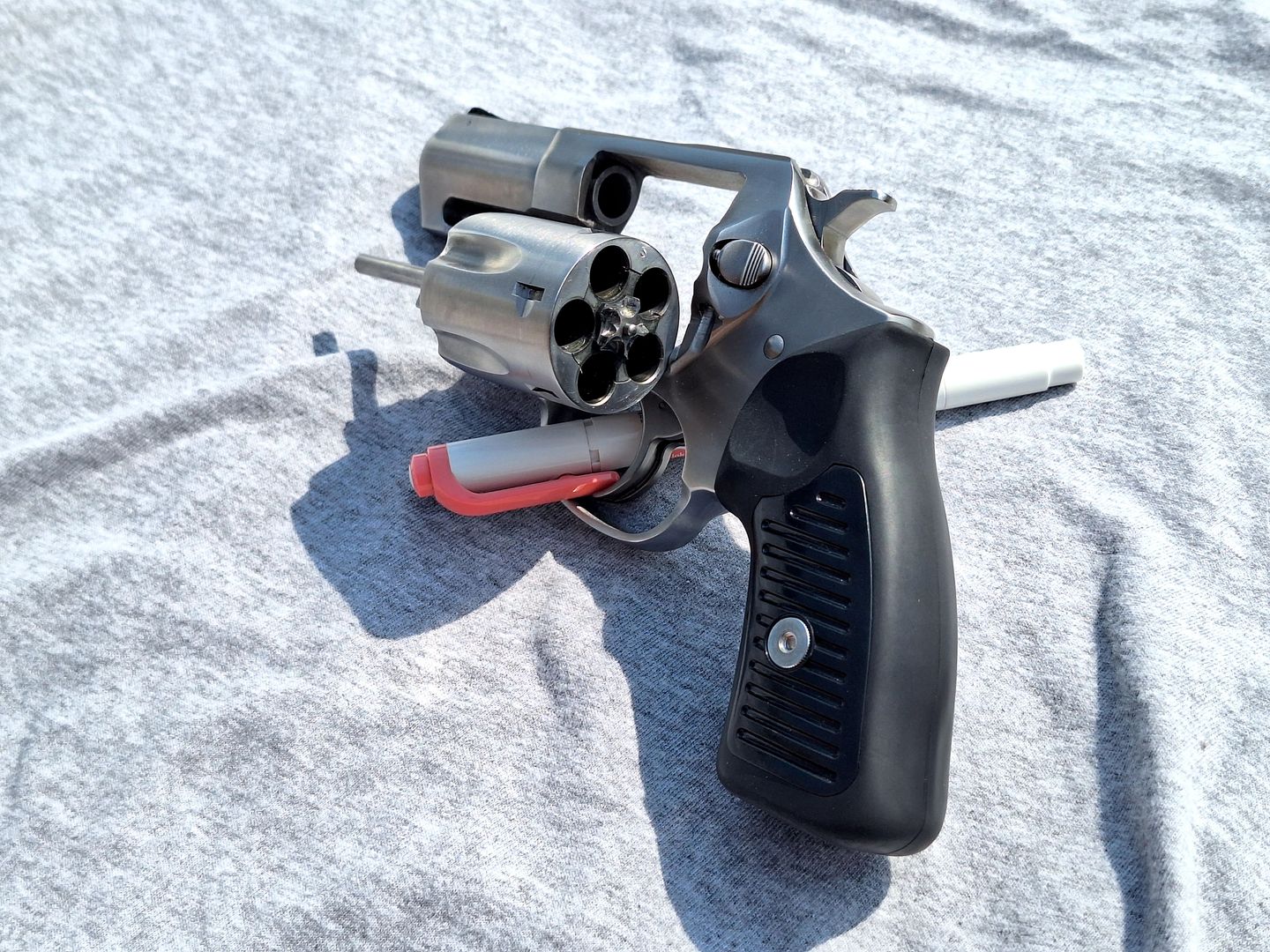 Ruger SP101 *DAMAGED REAR SIGHT* 4