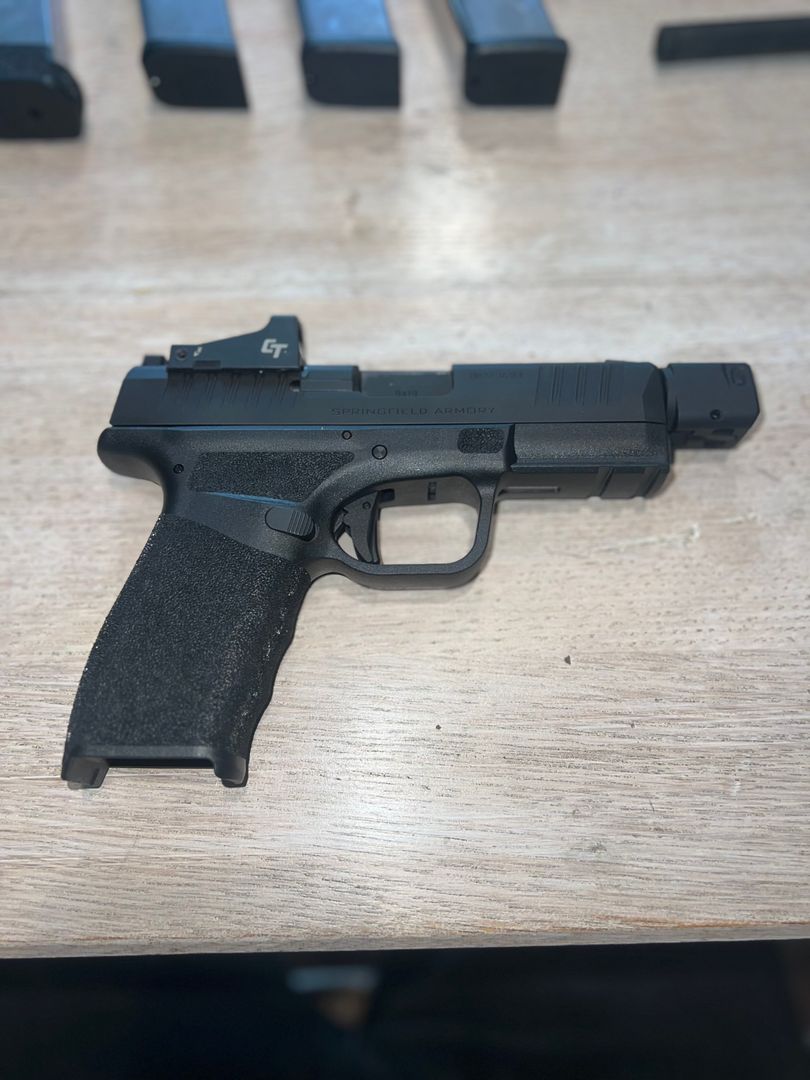 Hellcat Pro w/ Accessories  5