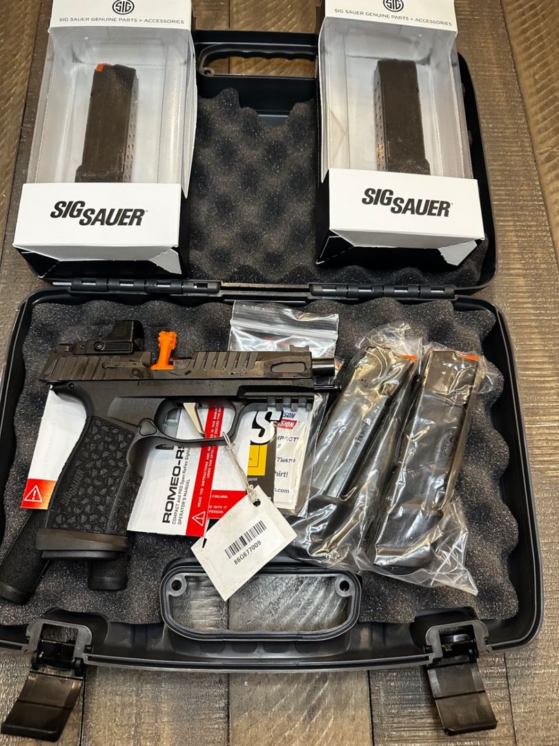 Sig Fuse, 5 mags, and optic 2