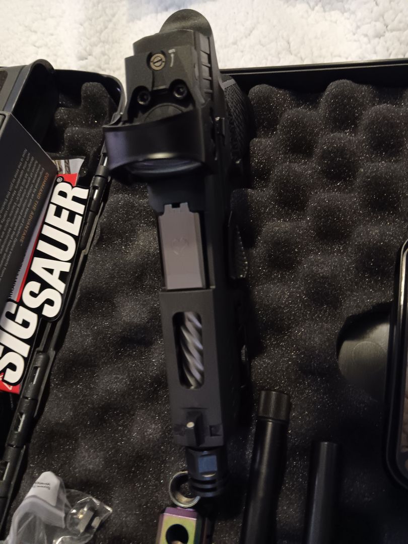 Sig Sauer 320 X carry (gen 1) package like new with tons of extras 3