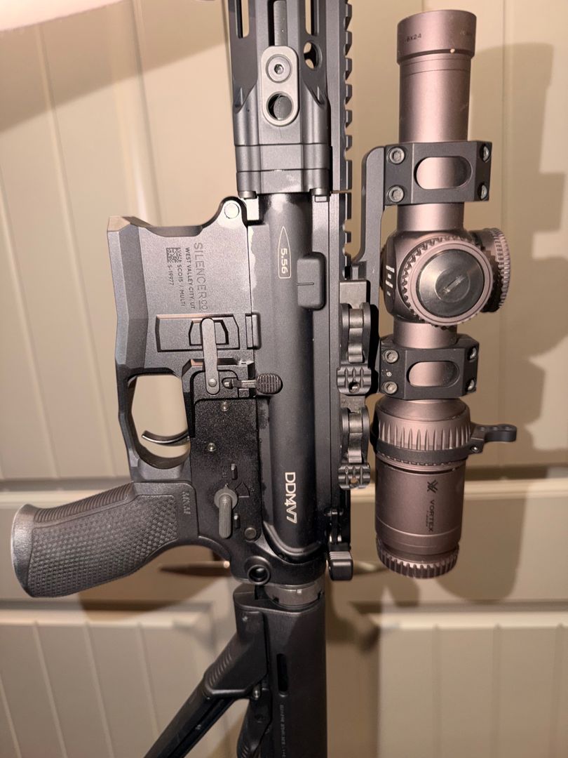 Daniel Defense M4V7 upper 4