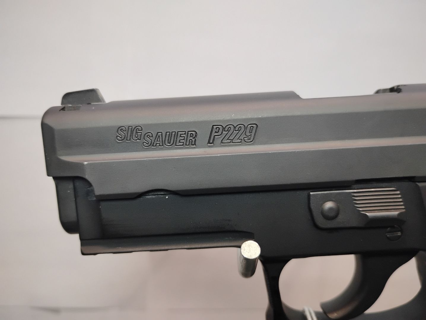 SIG SAUER P229 .40 S&W Semi-Auto Pistol 2