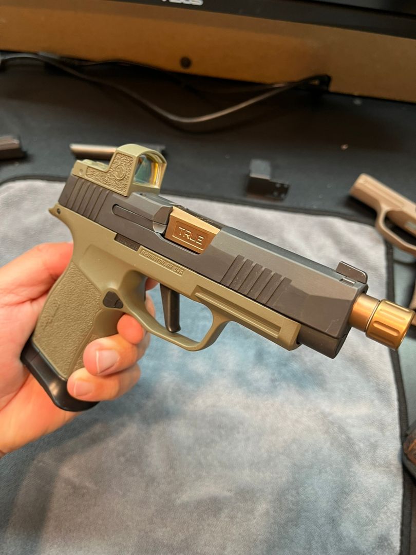 Sig P365XL w/ accessories 4