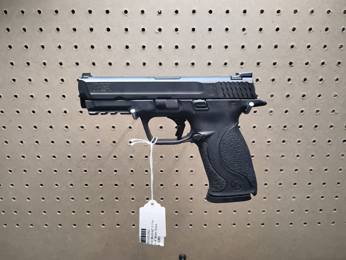 Smith & Wesson M&P 9 Semi-Auto 9mm Pistol 2