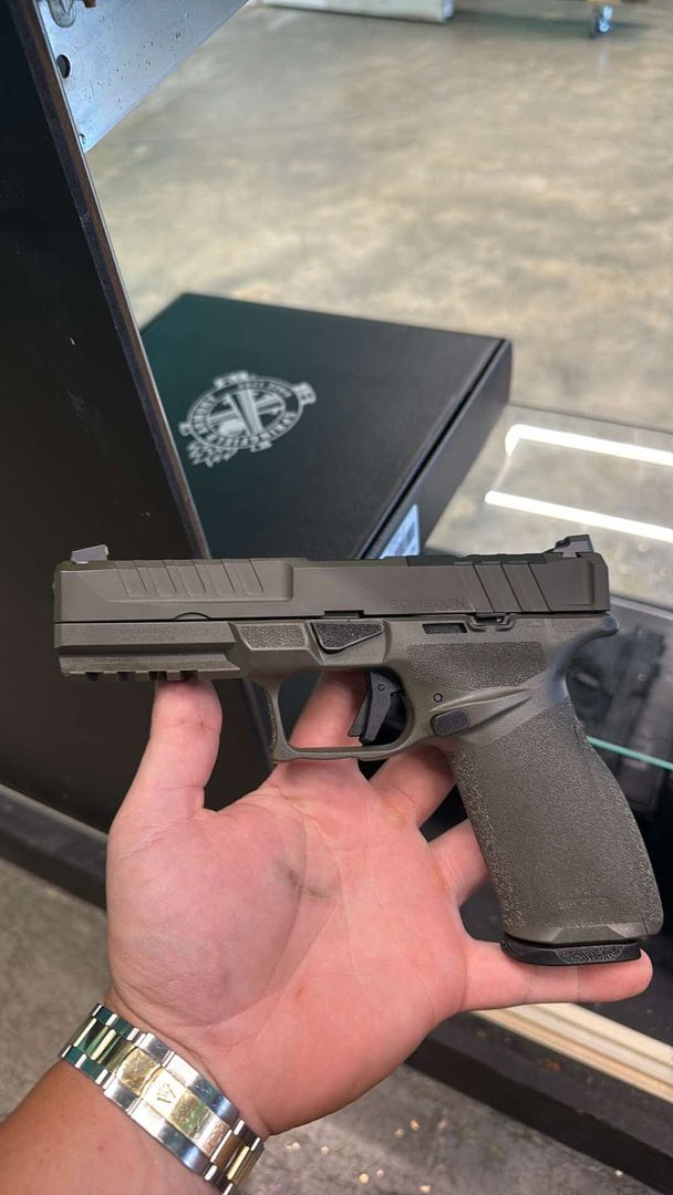 Price drop: Springfield Echelon OD Green full size 5 mags + red dot