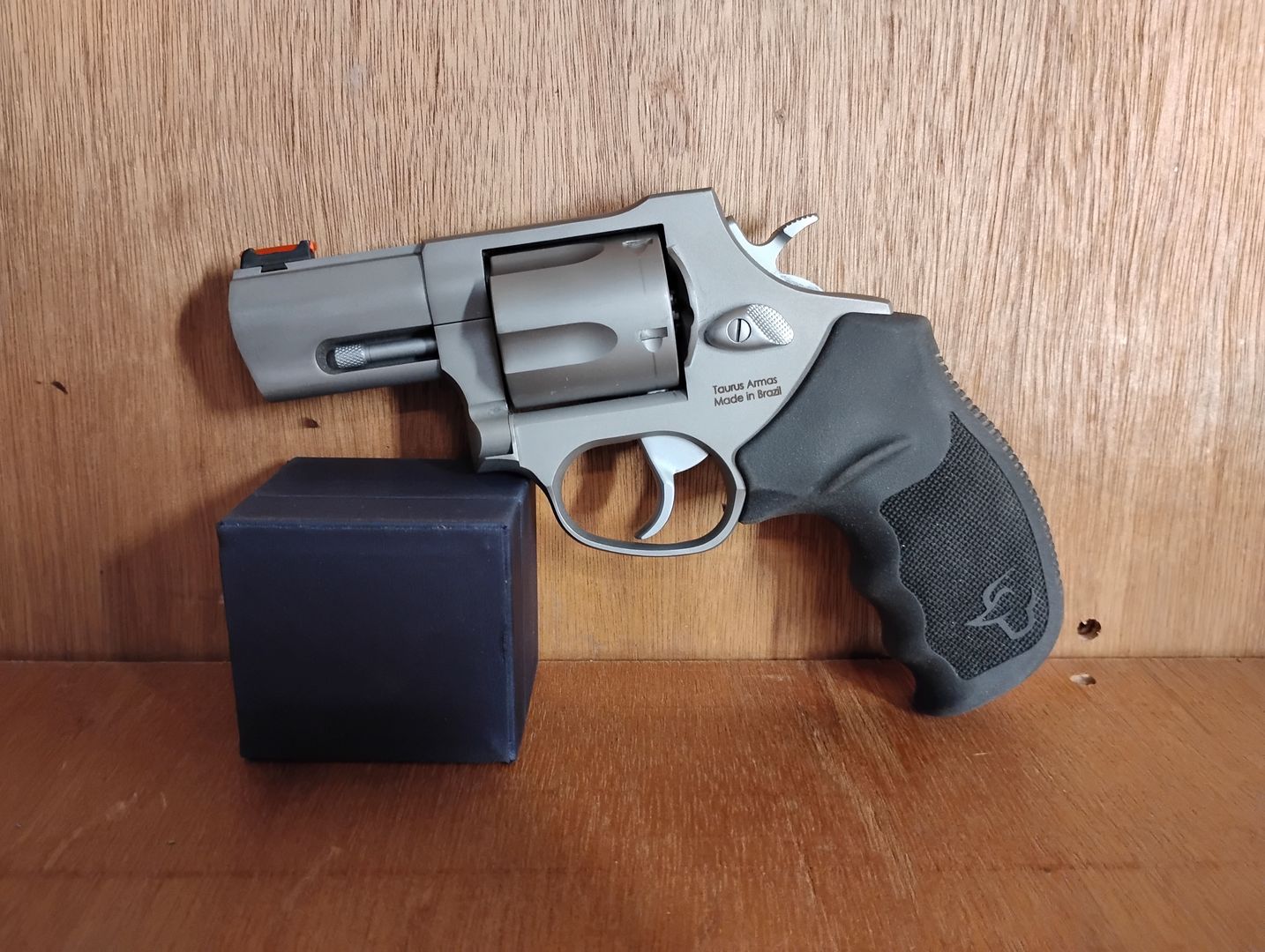 Taurus Tracker Model 44 / 44 Magnum Revolver 2