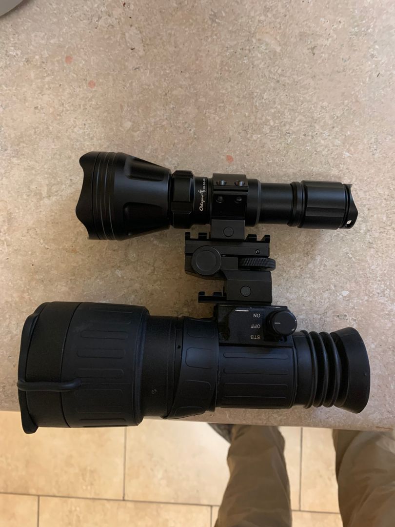 AN PS-22 Night Vision Scope and IR Light  3