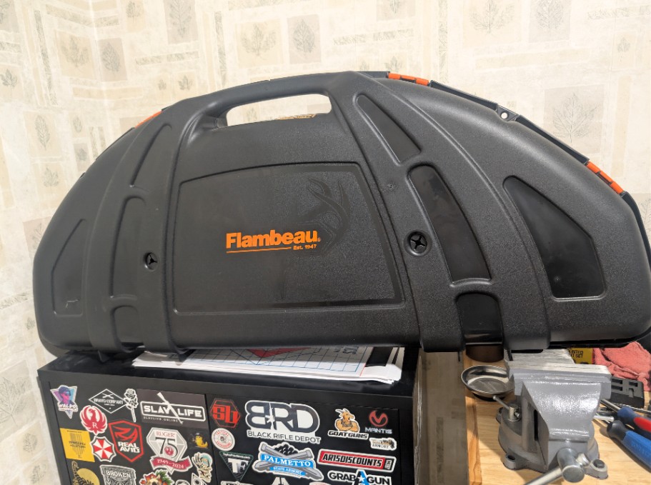 New never used Bear Legit RTH Compound bow+ extras 4