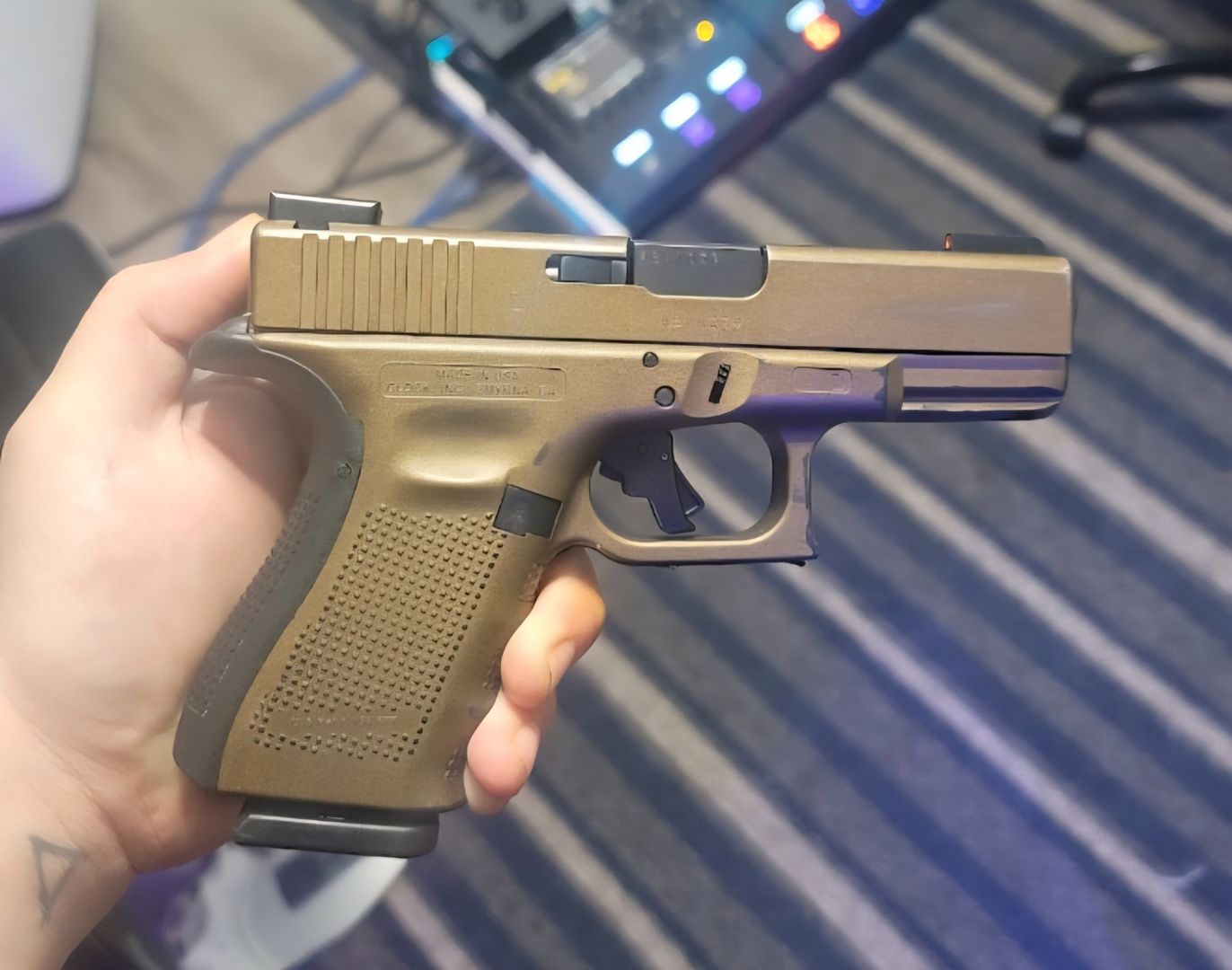 Glock G19 Gen 4 Burnt Bronze w/ Apex Trigger 4