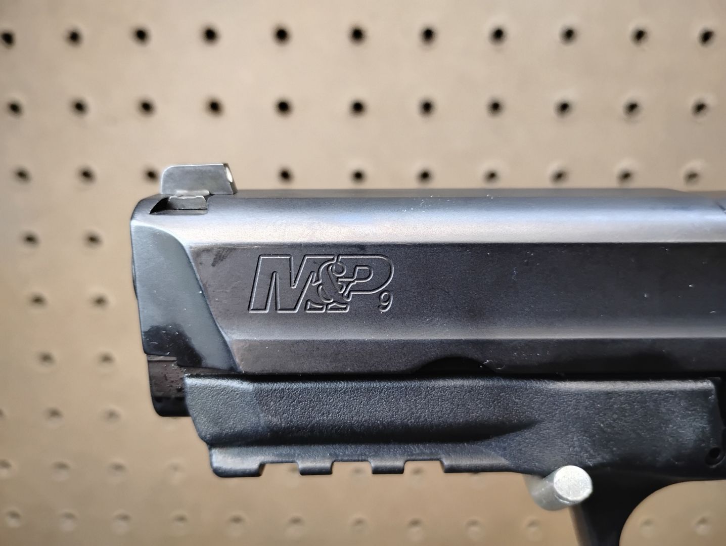 Smith & Wesson M&P 9 Semi-Auto 9mm Pistol 3