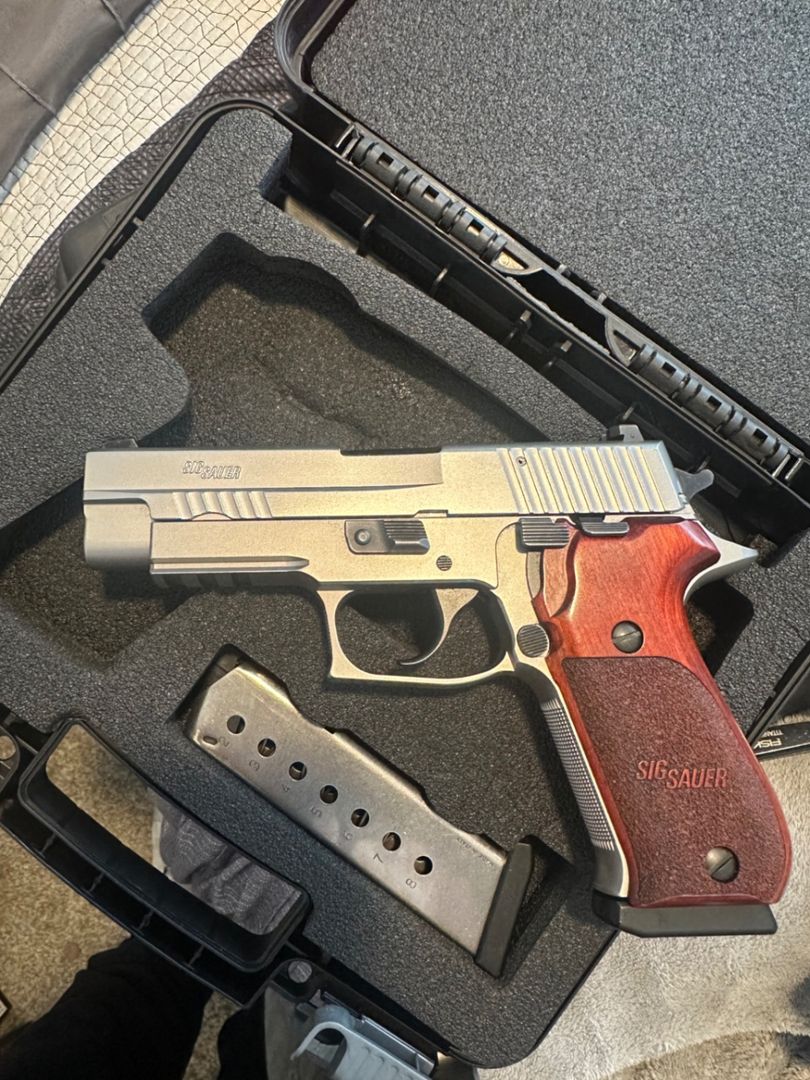 Sig Sauer P-220 