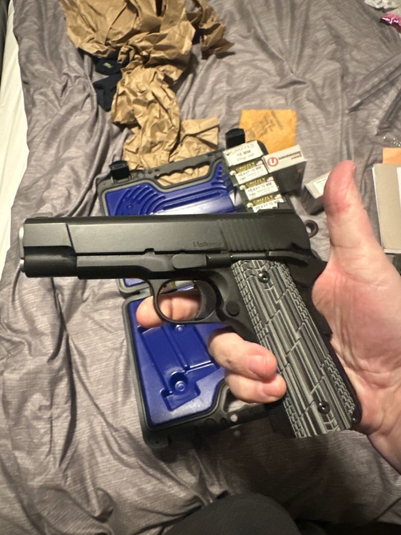 Dan Wesson Valkyrie  4