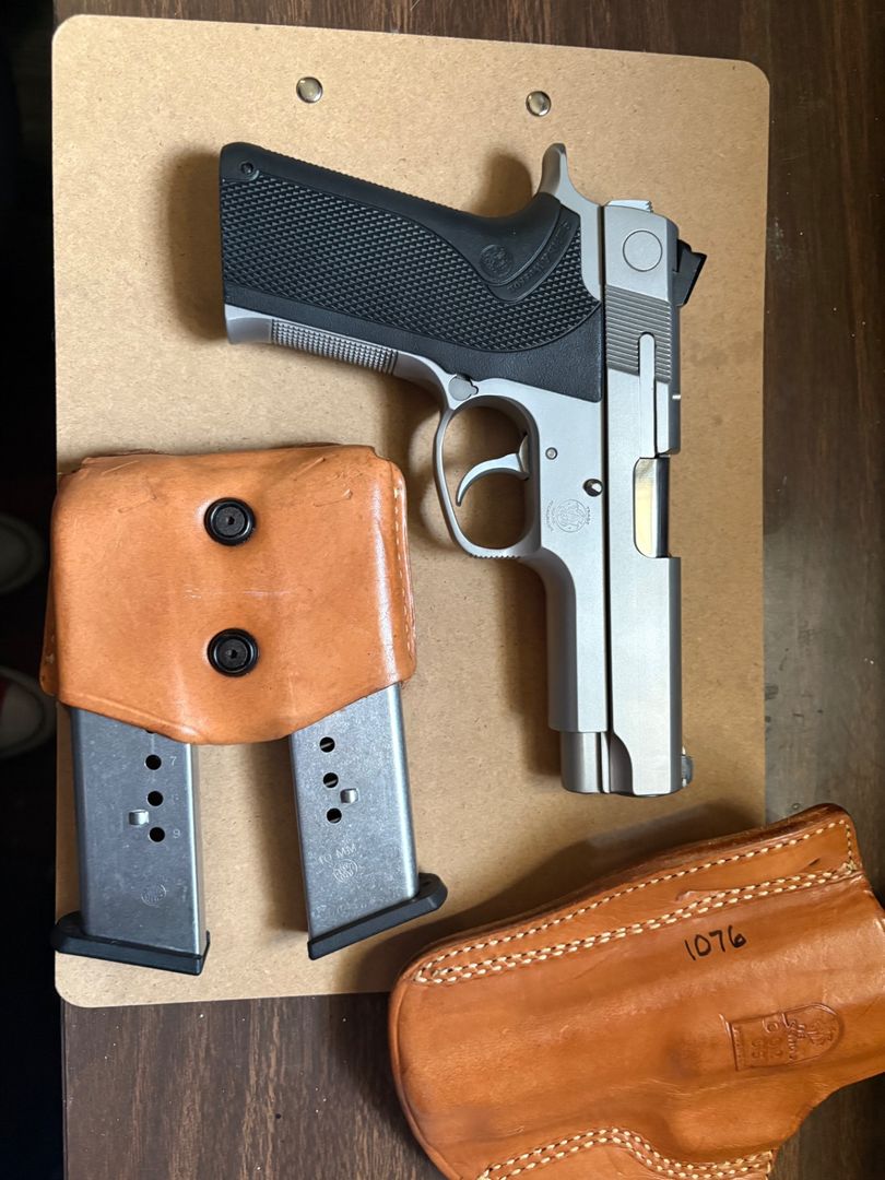 Smith & Wesson 1076 10mm Stainless 3