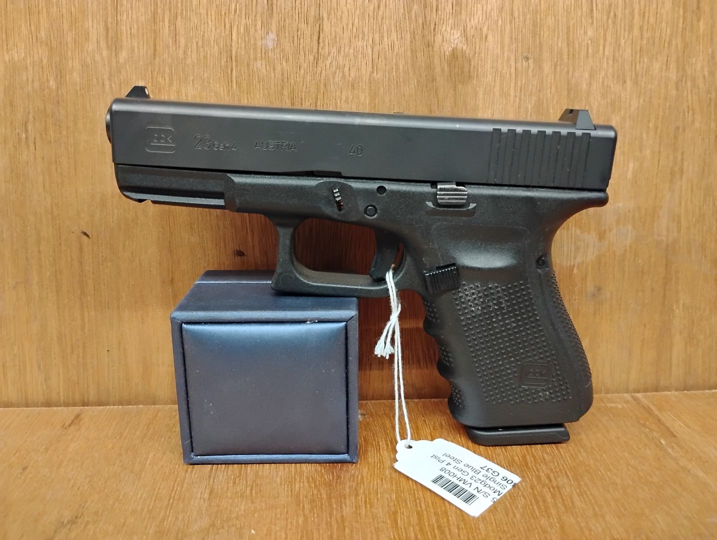 Glock 23 .40 SW Semi-Auto Pistol 2