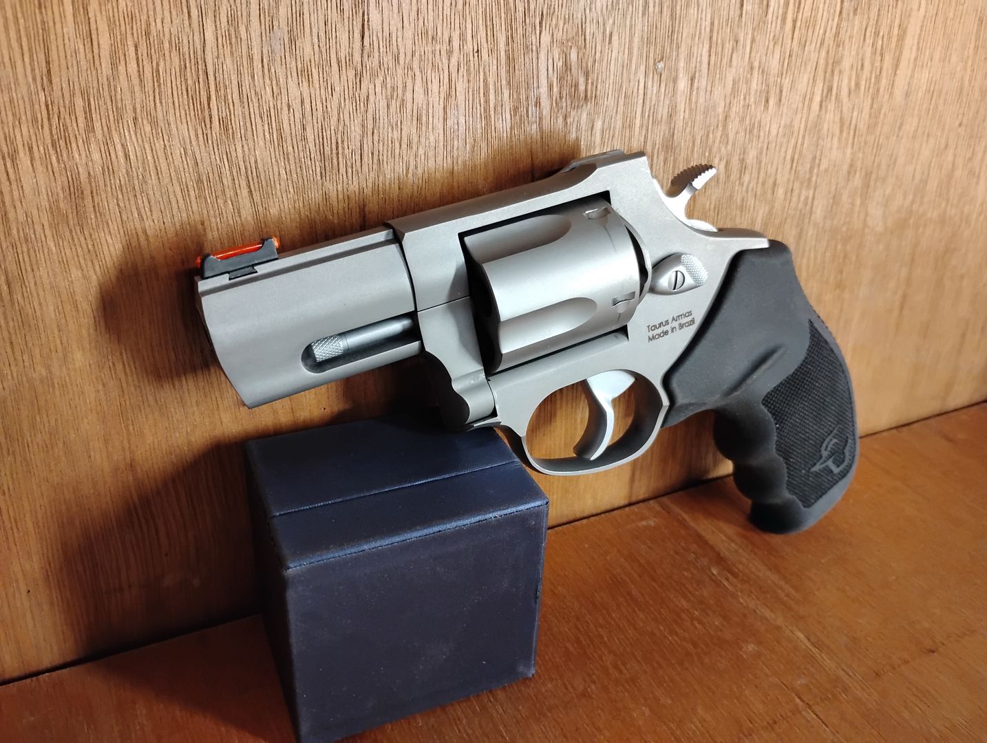 Taurus Tracker Model 44 / 44 Magnum Revolver 3