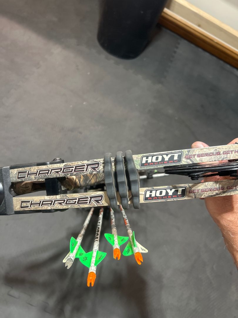 Hoyt charger rh sell or trade 50/60 pounds 4