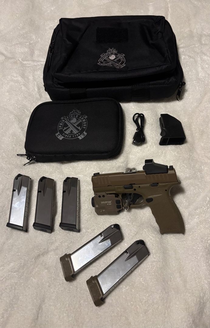 Springfield Hellcat PRO 9mm 3.7" FDE OSP w/CT optic, 5 mags, bag