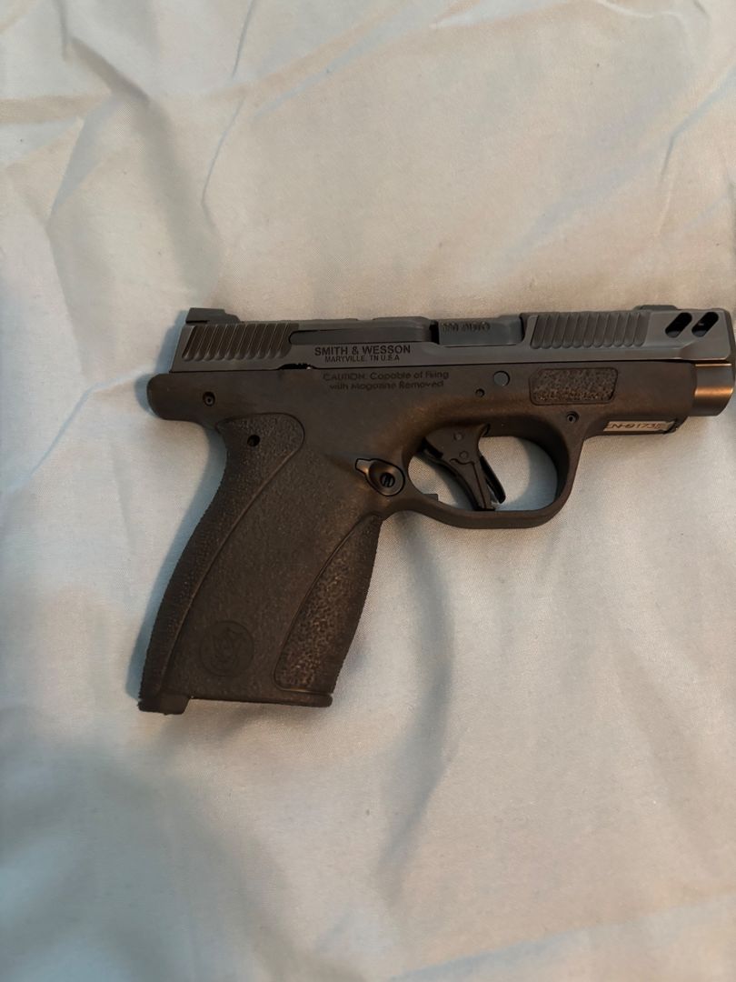 Smith and Wesson Bodyguard 2.0 with ported barrel 3