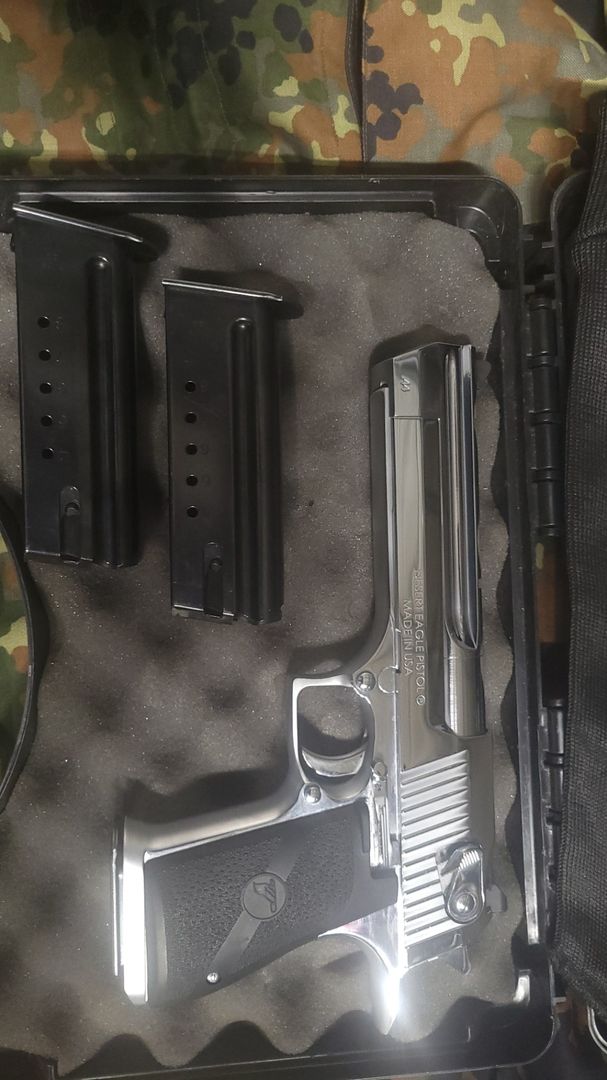 Desert Eagle 44 mag 3