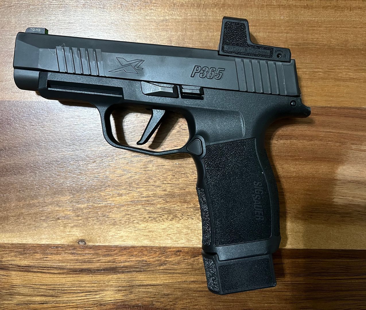 SIG SAUER P365XL w/ RomeoZero Reddot