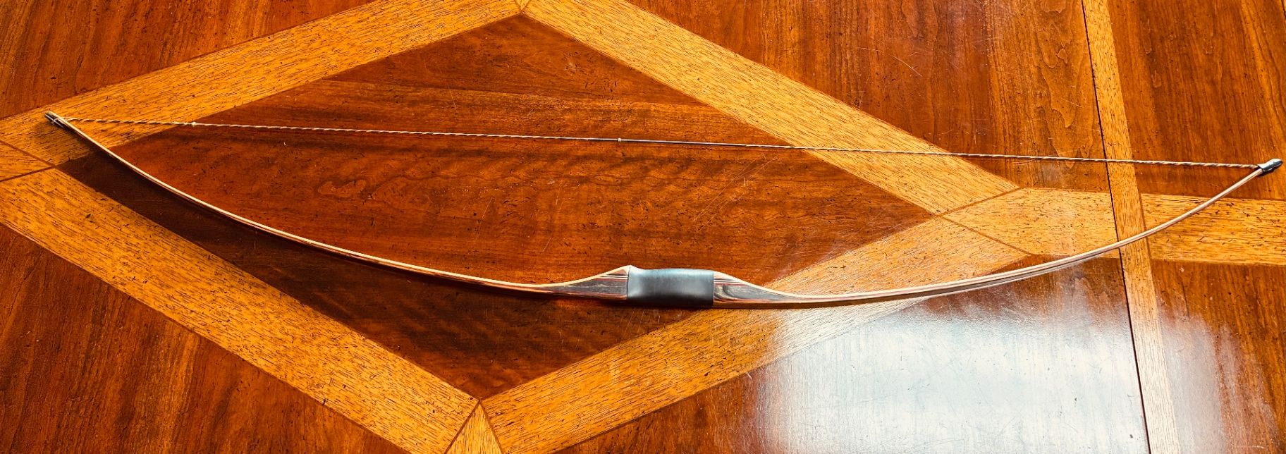 Sky Trophy Long Bow by Earl Hoyt Jr. – LH 30# @ 28”, 64” AMO – MINT