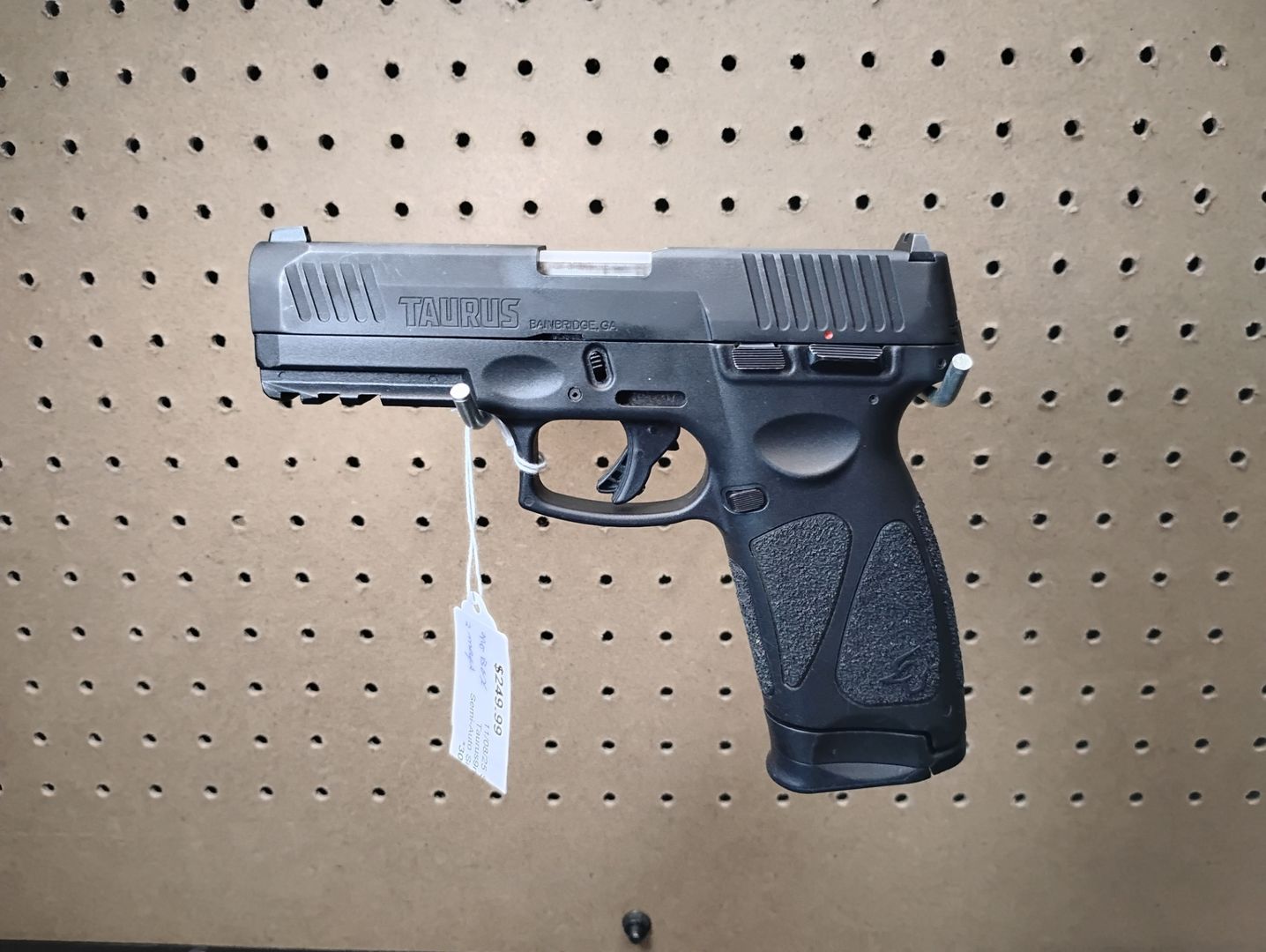 Taurus G3 9mm Full Size Semi-Auto Pistol 2