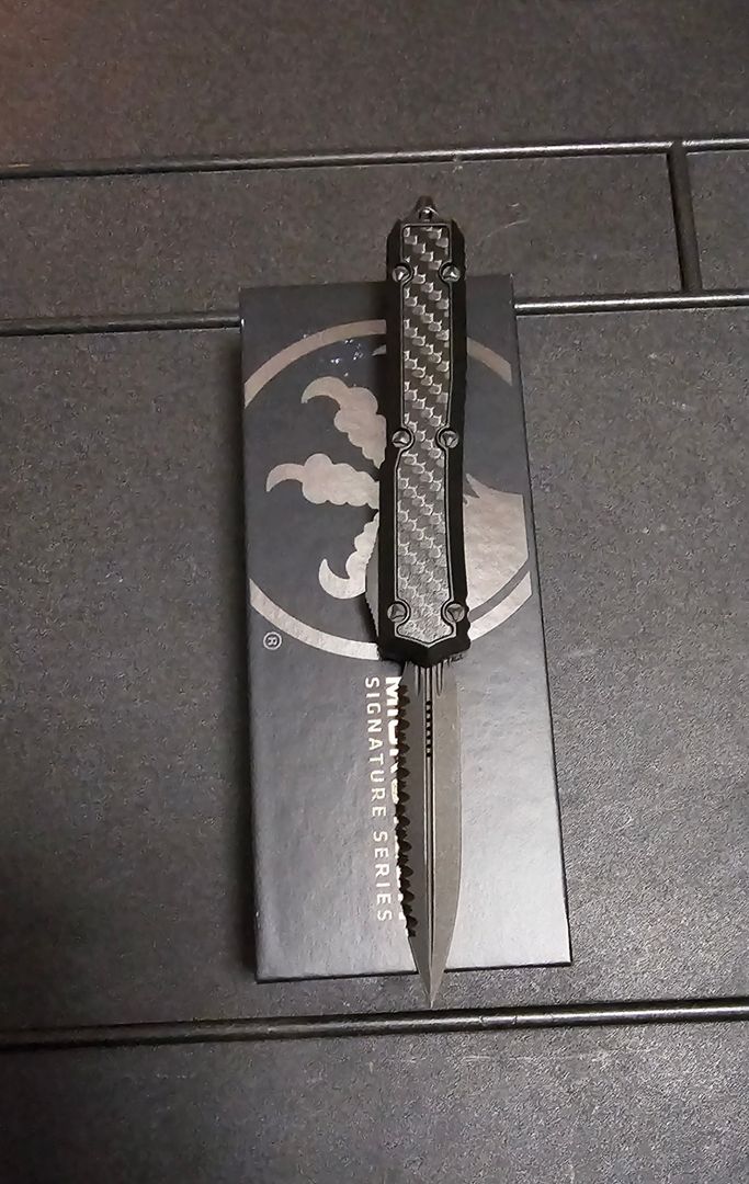 Microtech Makora DLC Carbon Fiber 