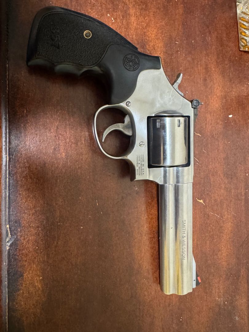Smith and Wesson 686+ 2