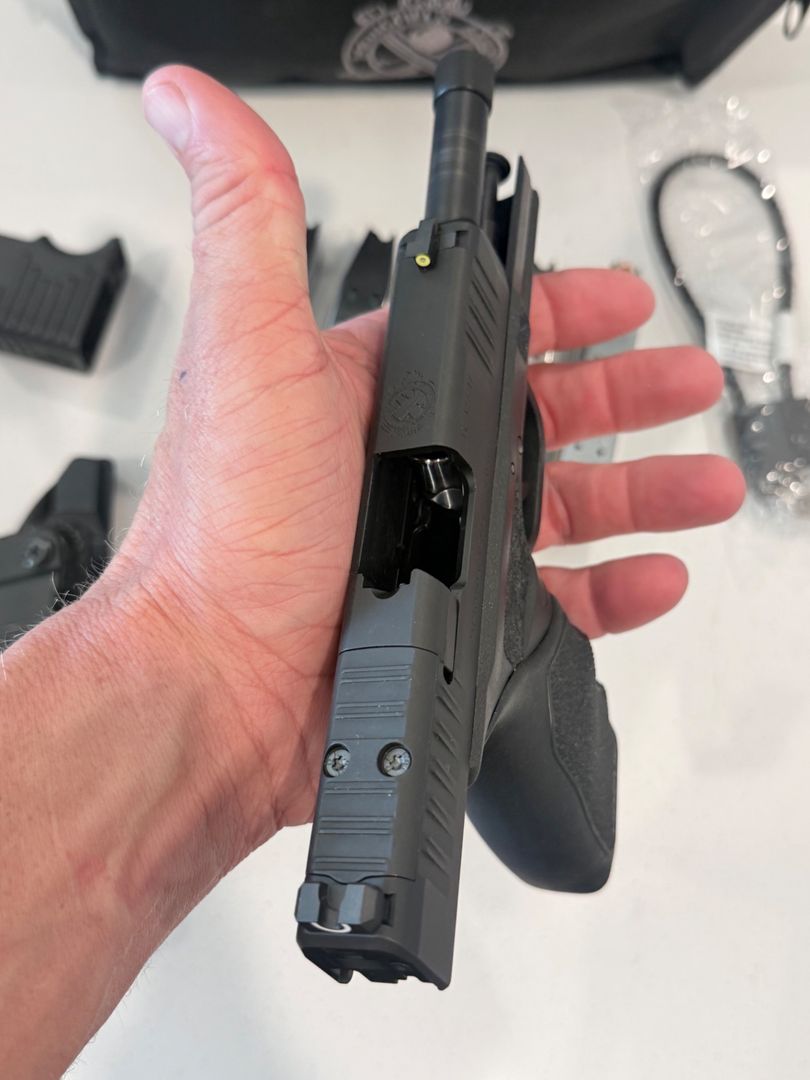 Hellcat pro Threaded barrel 5