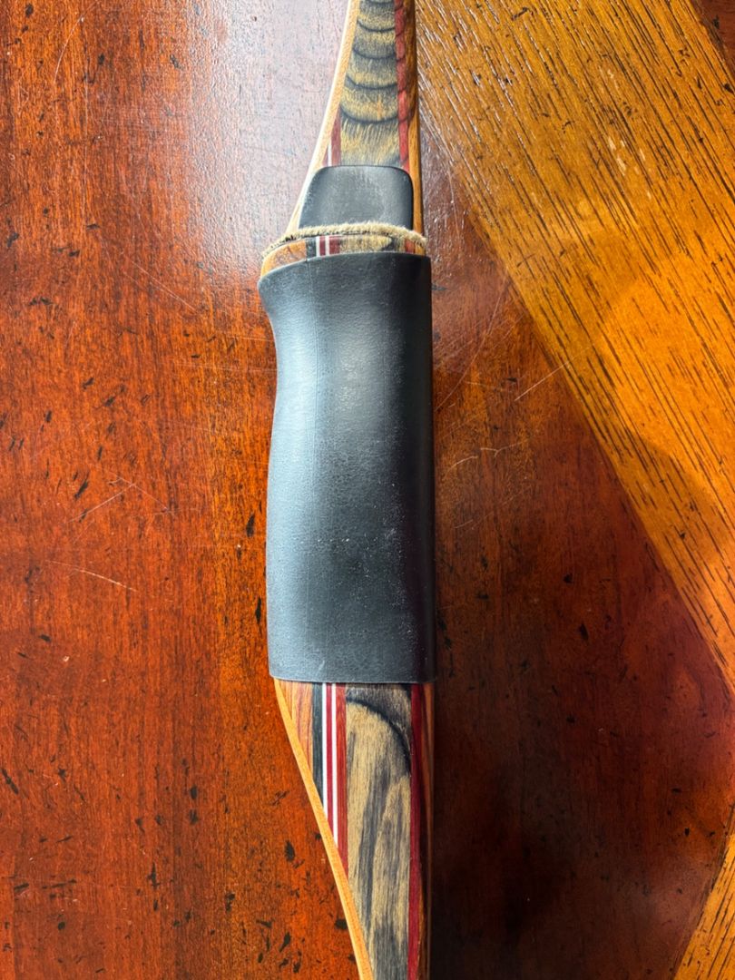 Sky Trophy Long Bow by Earl Hoyt Jr. – LH 30# @ 28”, 64” AMO – MINT 4